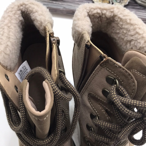 Boots - Picture 4 of 6